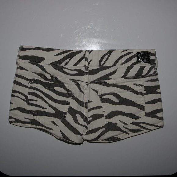 GUESS Black and White Zebra Shorts w31 Length 9 - Picture 6 of 7
